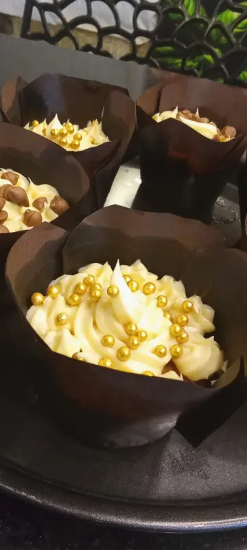 Pineapple cupcake